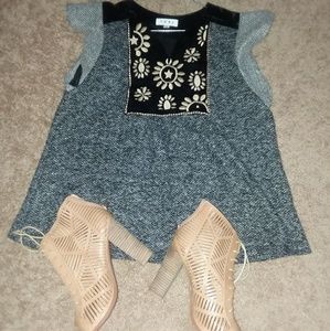THML Gray & Black Embroidered Top Sz Lg